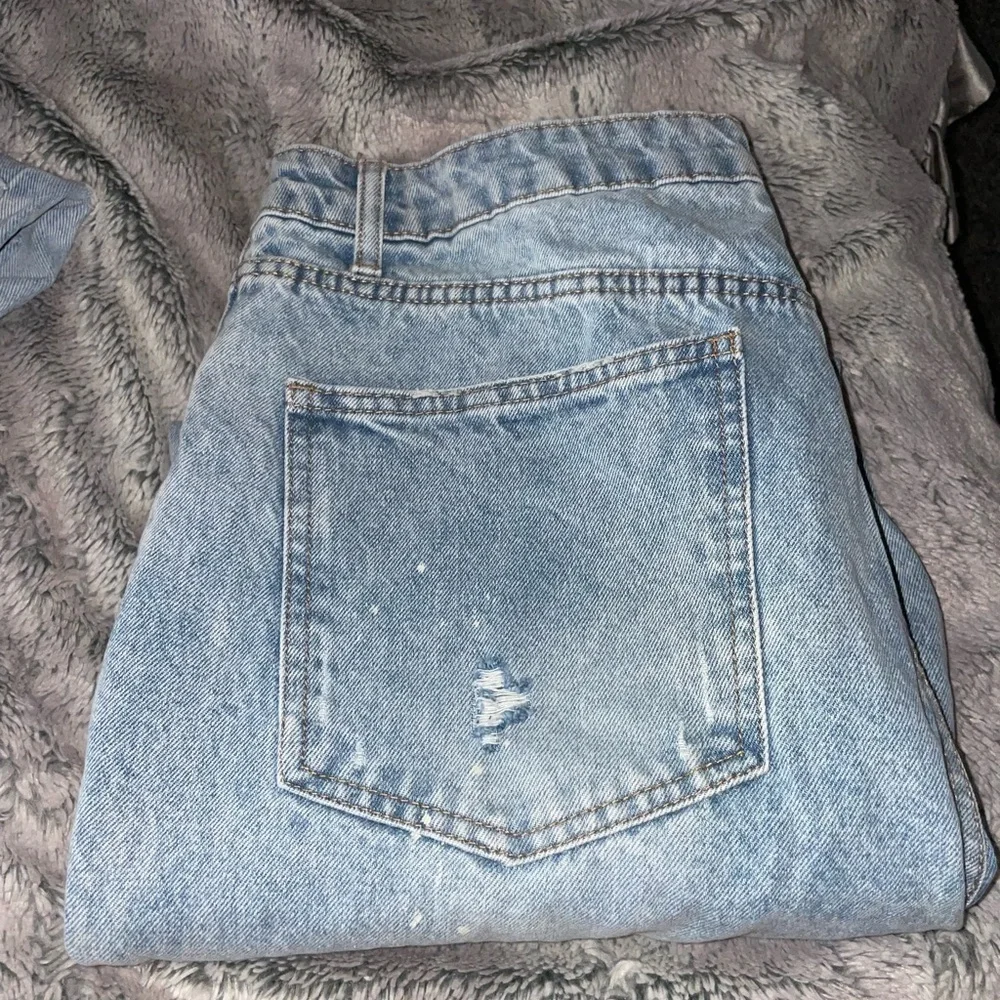 ✨2 for $25 Light wash jeans - Picture 3 of 5
